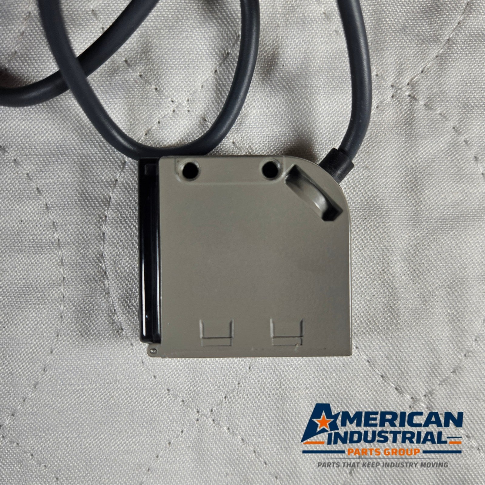 Omron E3S-CL1 photoelectric sensor 10-30VDC compact for industrial automation and machine sensing applications