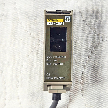 Omron E3S-CR61 diffuse photoelectric sensor 10-30VDC NPN/PNP for industrial automation and machine sensing