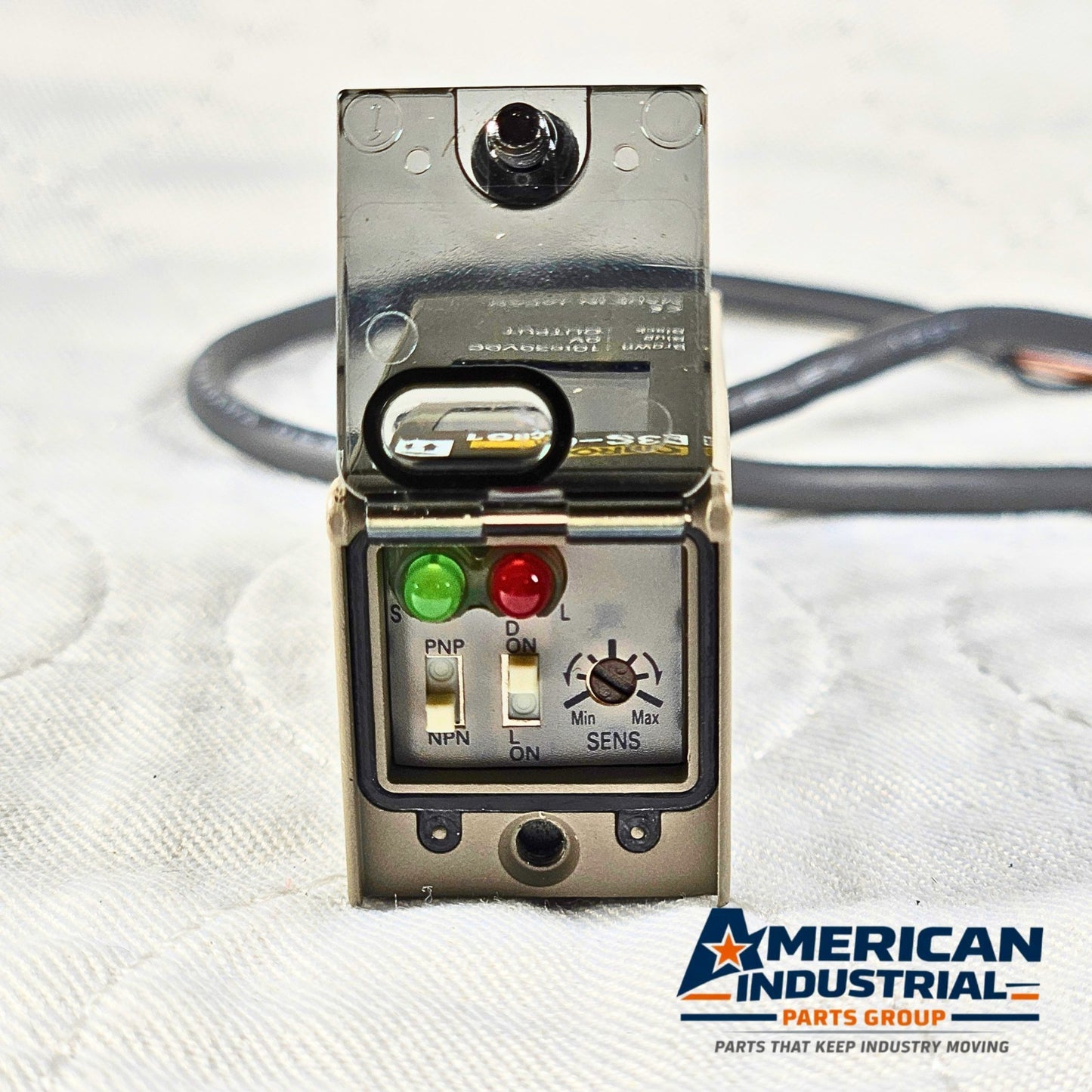 Omron E3S-CR61 diffuse photoelectric sensor 10-30VDC NPN/PNP for industrial automation and machine sensing