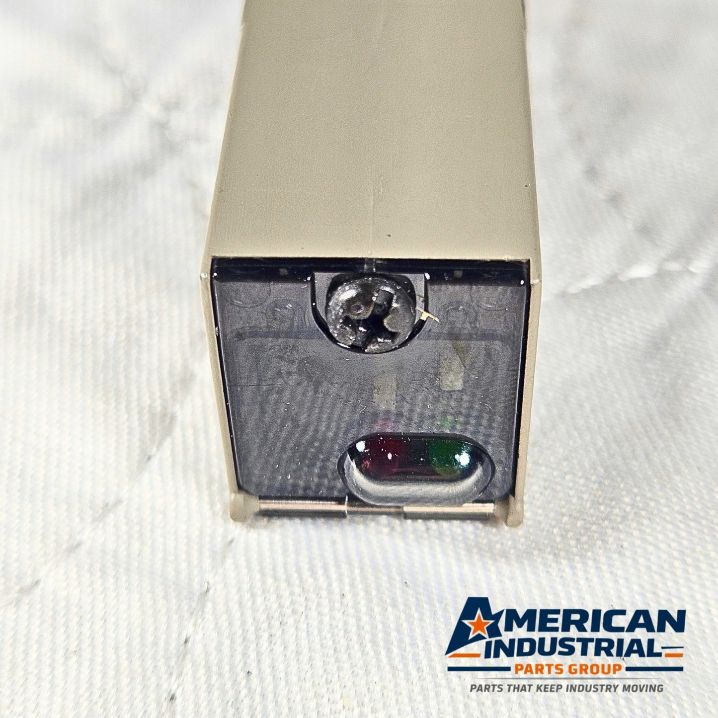 Omron E3S-CR61 diffuse photoelectric sensor 10-30VDC NPN/PNP for industrial automation and machine sensing