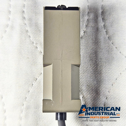 Omron E3S-CR61 diffuse photoelectric sensor 10-30VDC NPN/PNP for industrial automation and machine sensing