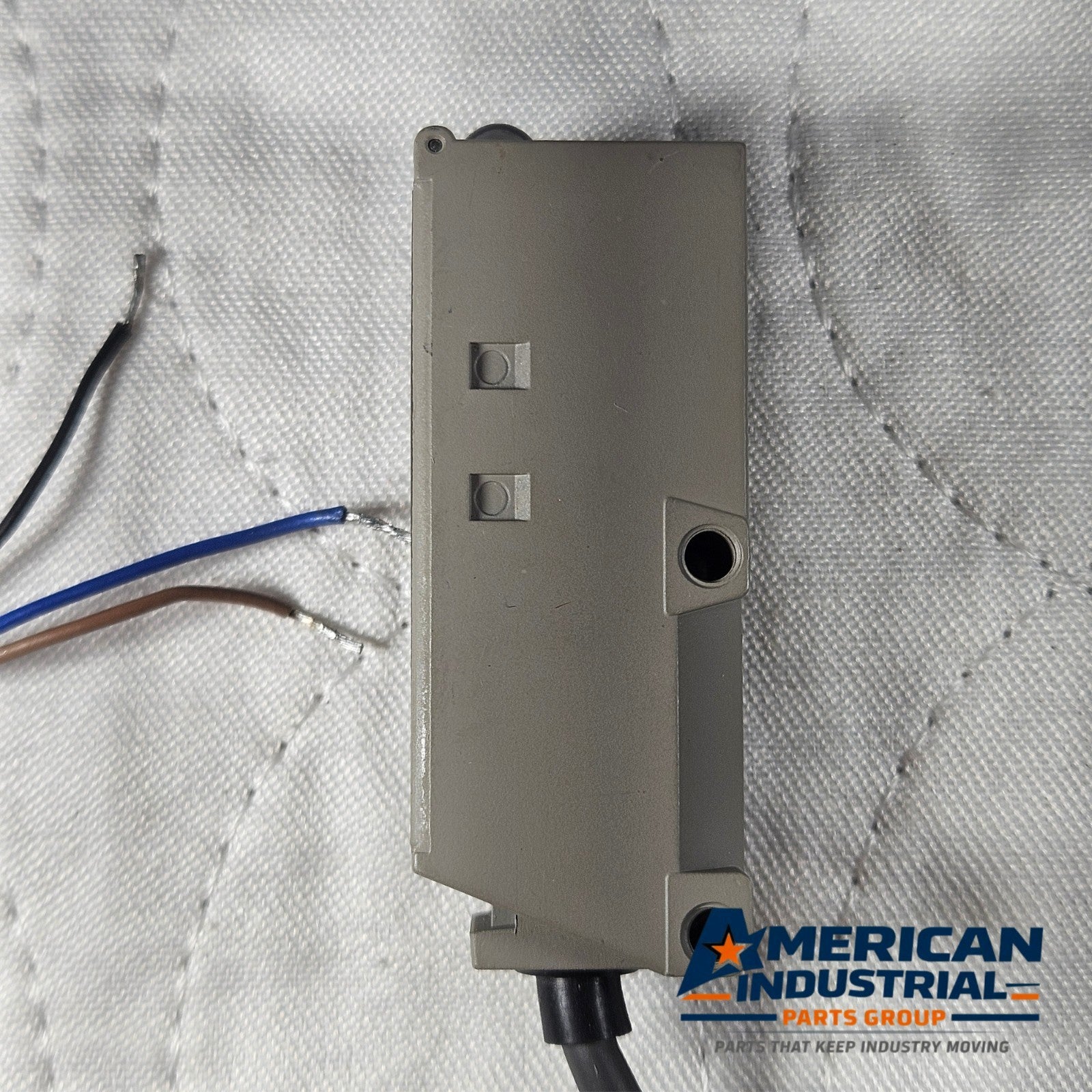 Omron E3S-CR61 diffuse photoelectric sensor 10-30VDC NPN/PNP for industrial automation and machine sensing
