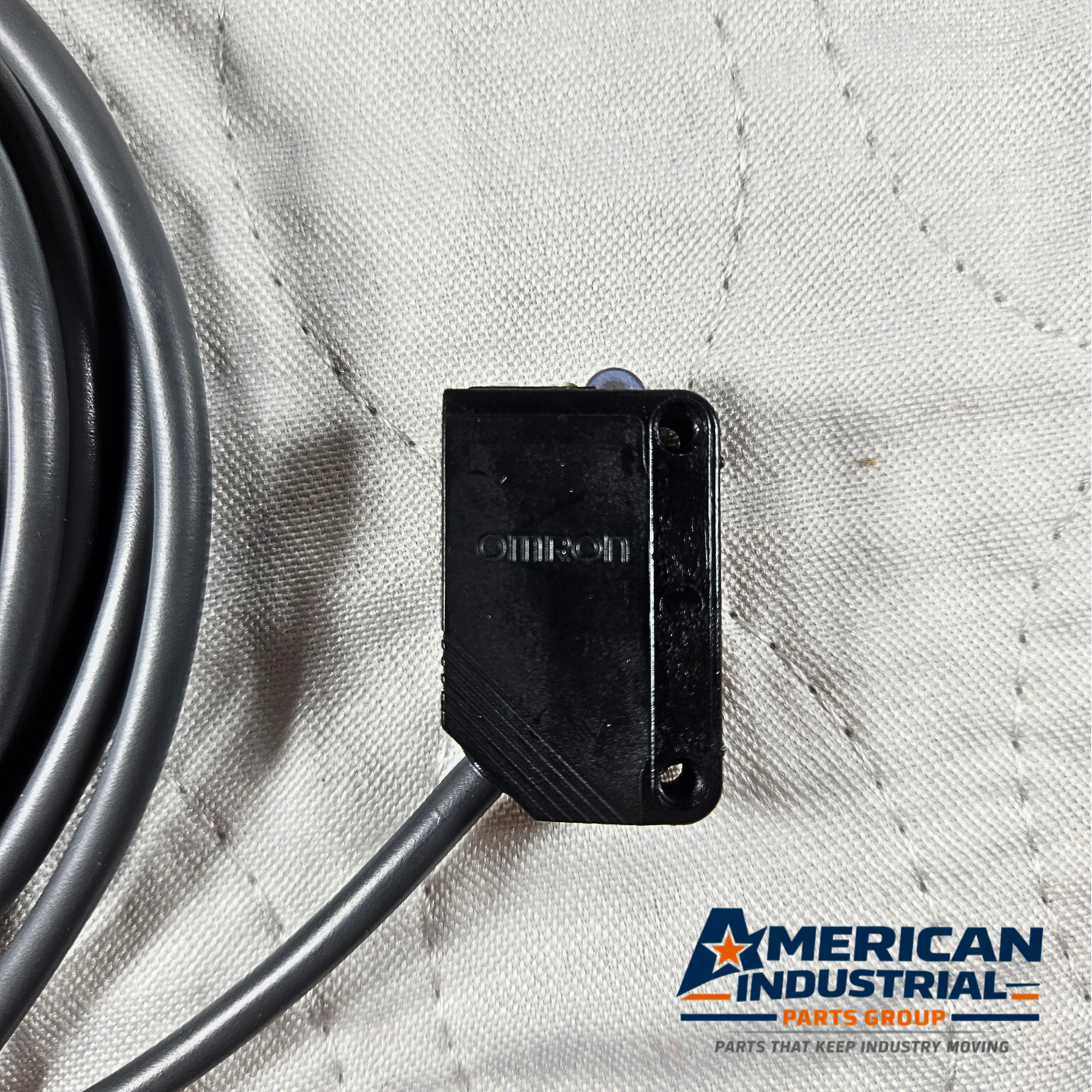 Omron E3Z-D61 diffuse reflective photoelectric sensor 12-24VDC for industrial automation and machine sensing applications