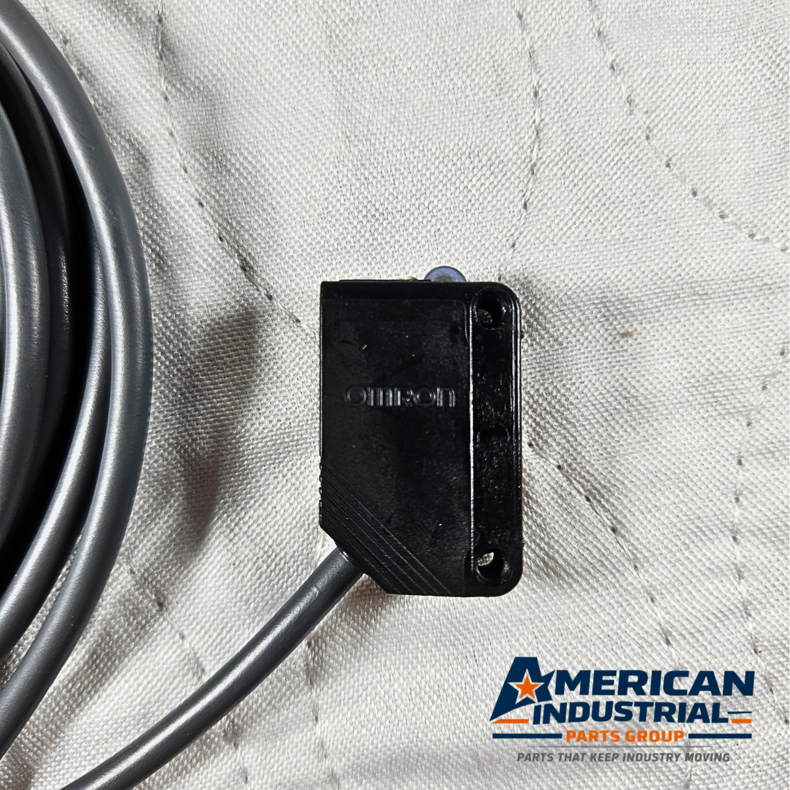 Omron E3Z-D61 diffuse reflective photoelectric sensor 12-24VDC for industrial automation and machine sensing applications