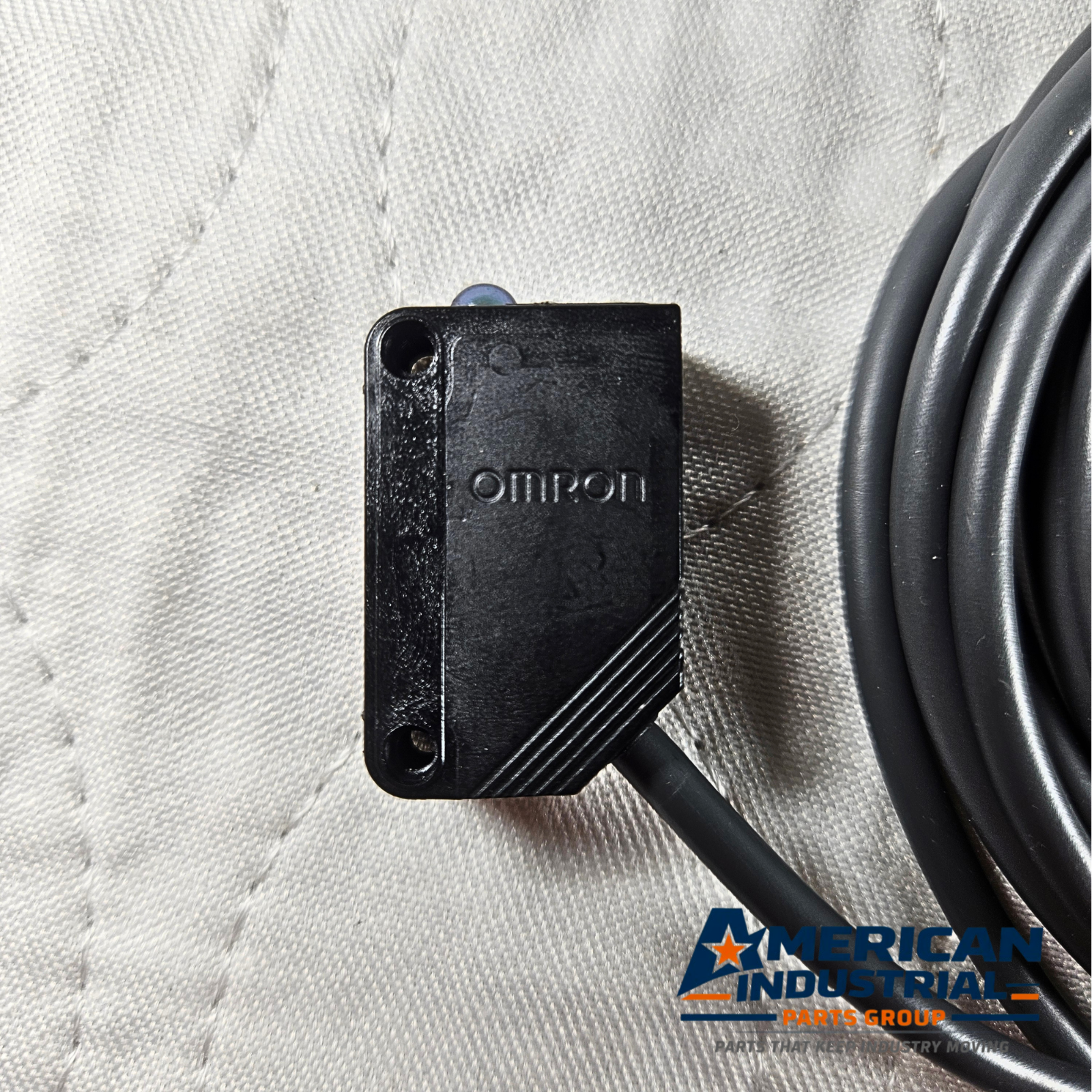 Omron E3Z-D61 diffuse reflective photoelectric sensor 12-24VDC for industrial automation and machine sensing applications