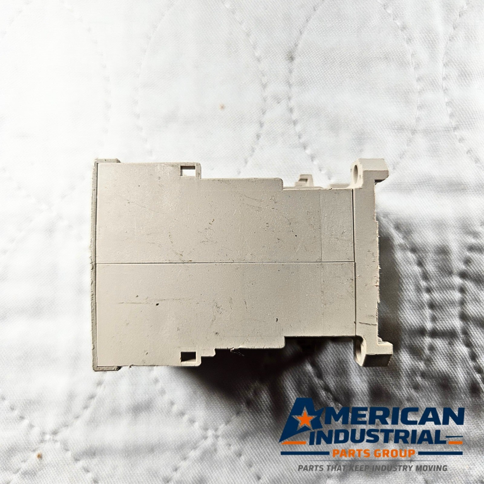 Omron J7AN-E3 contactor 3-pole 24VDC coil 15A DIN rail for motor control and industrial automation systems