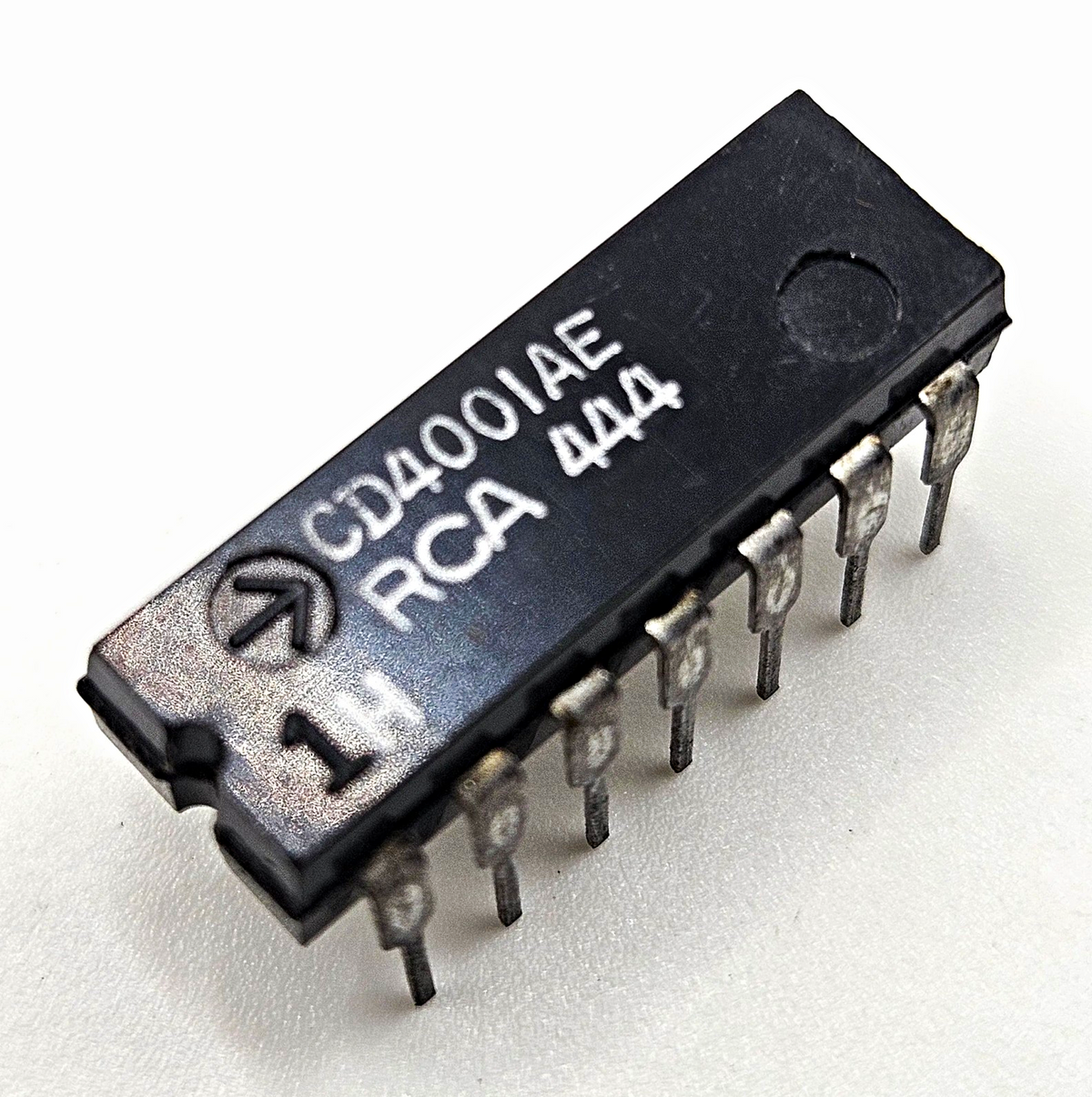 RCA CD4001AE CMOS quad 2-input NOR gate DIP-14 vintage new old stock for legacy logic repair
