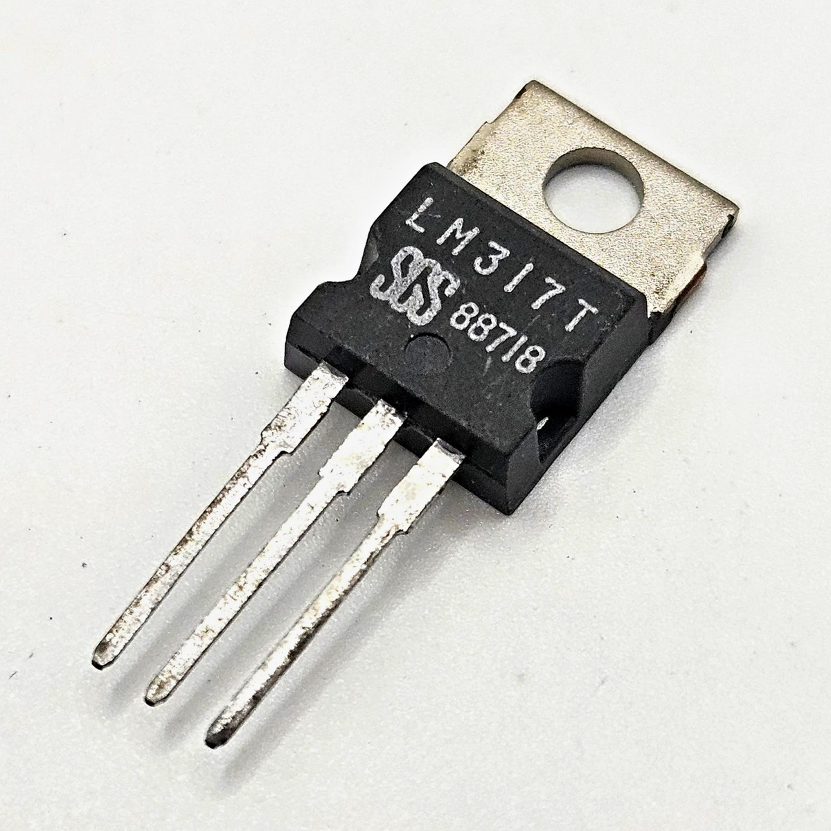 SGS LM317T adjustable positive voltage regulator 1.2-37V 1.5A TO-220 new old stock