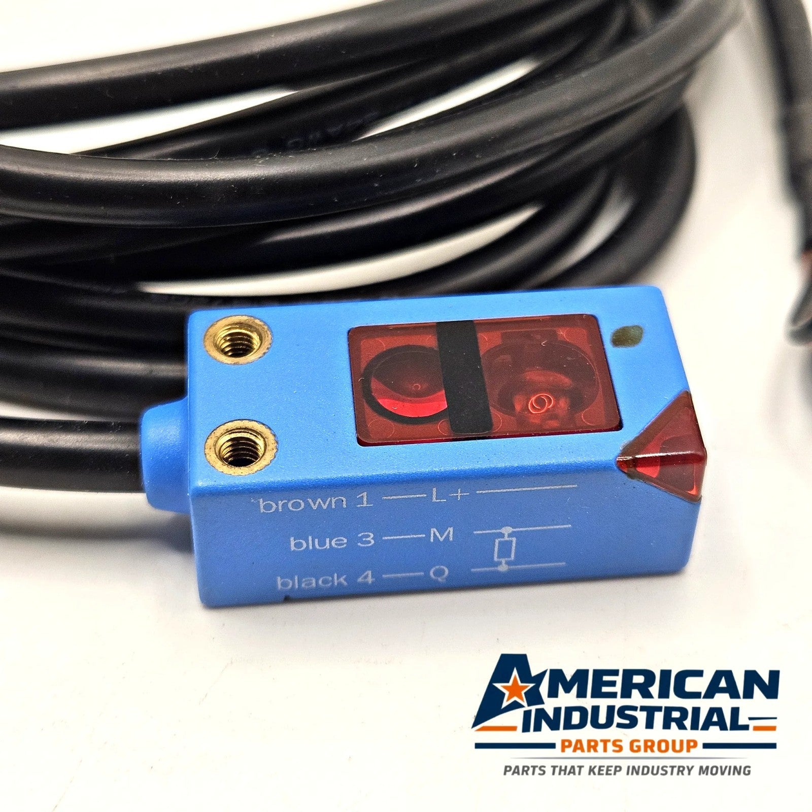 SICK WT4-2P132 photoelectric proximity sensor background suppression PNP IP67 for industrial object detection