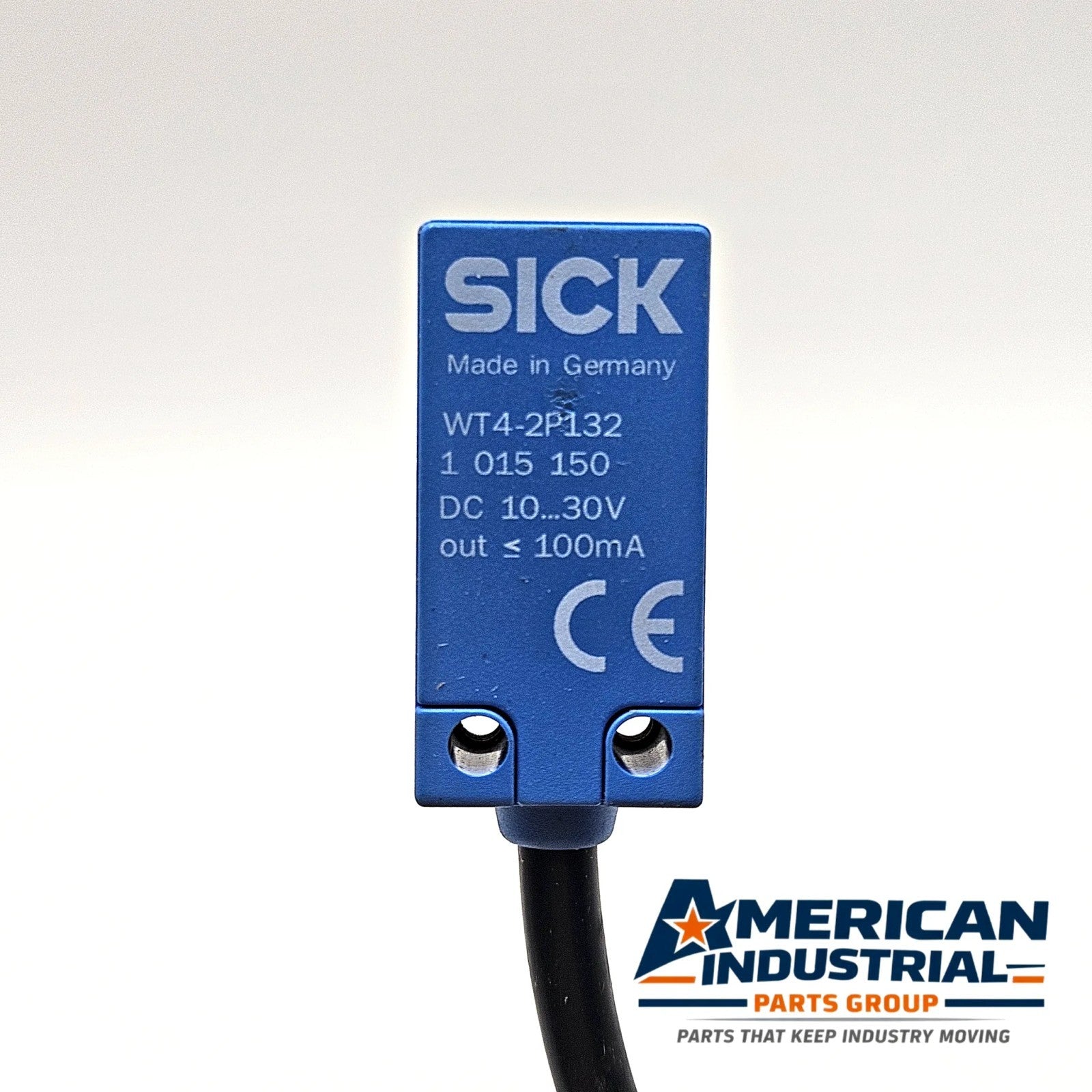 SICK WT4-2P132 photoelectric proximity sensor background suppression PNP IP67 for industrial object detection