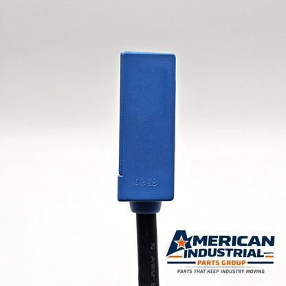 SICK WT4-2P132 photoelectric proximity sensor background suppression PNP IP67 for industrial object detection