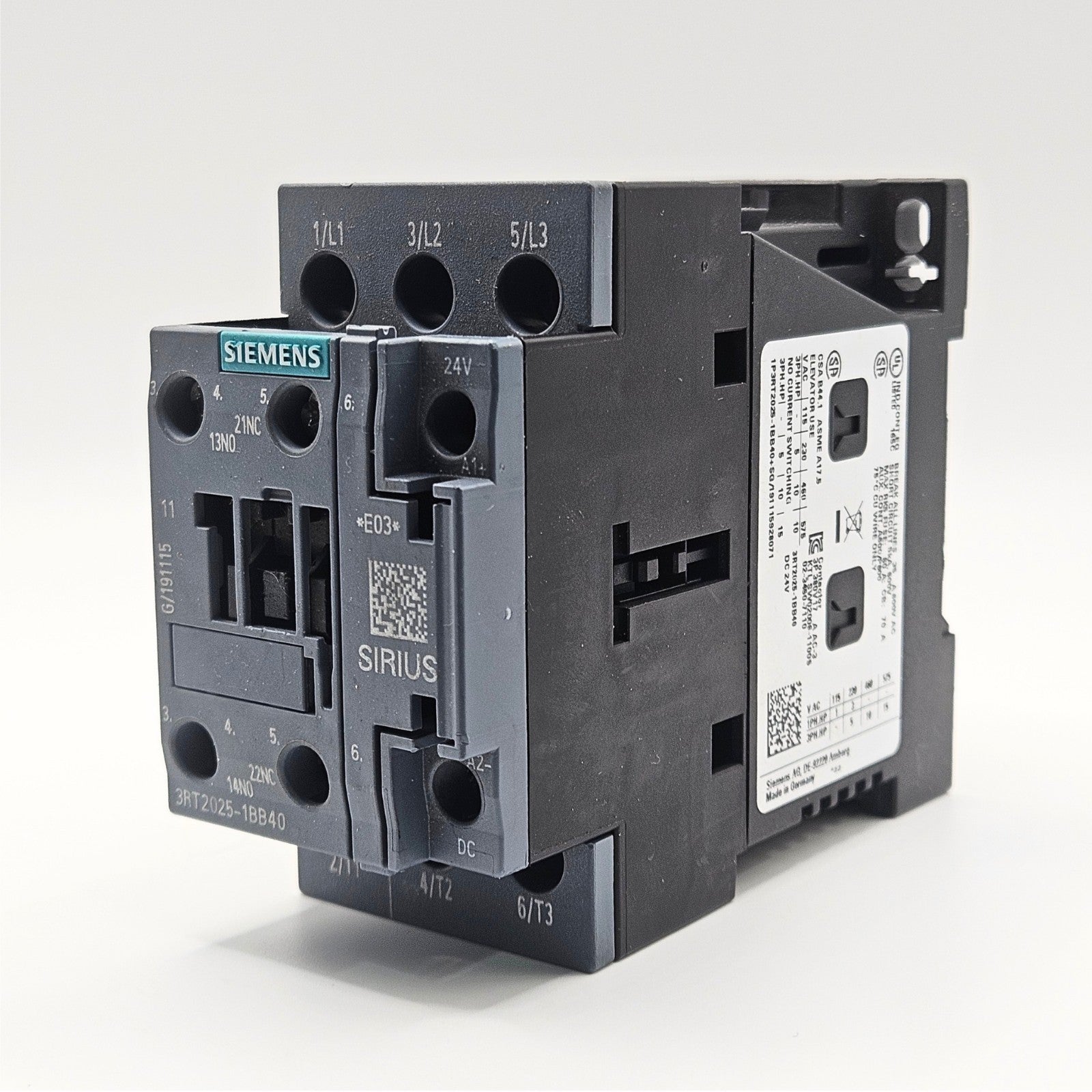 Siemens SIRIUS 3RT2025-1BB40 contactor 40A 3-pole 24VDC coil for motor control and industrial automation systems