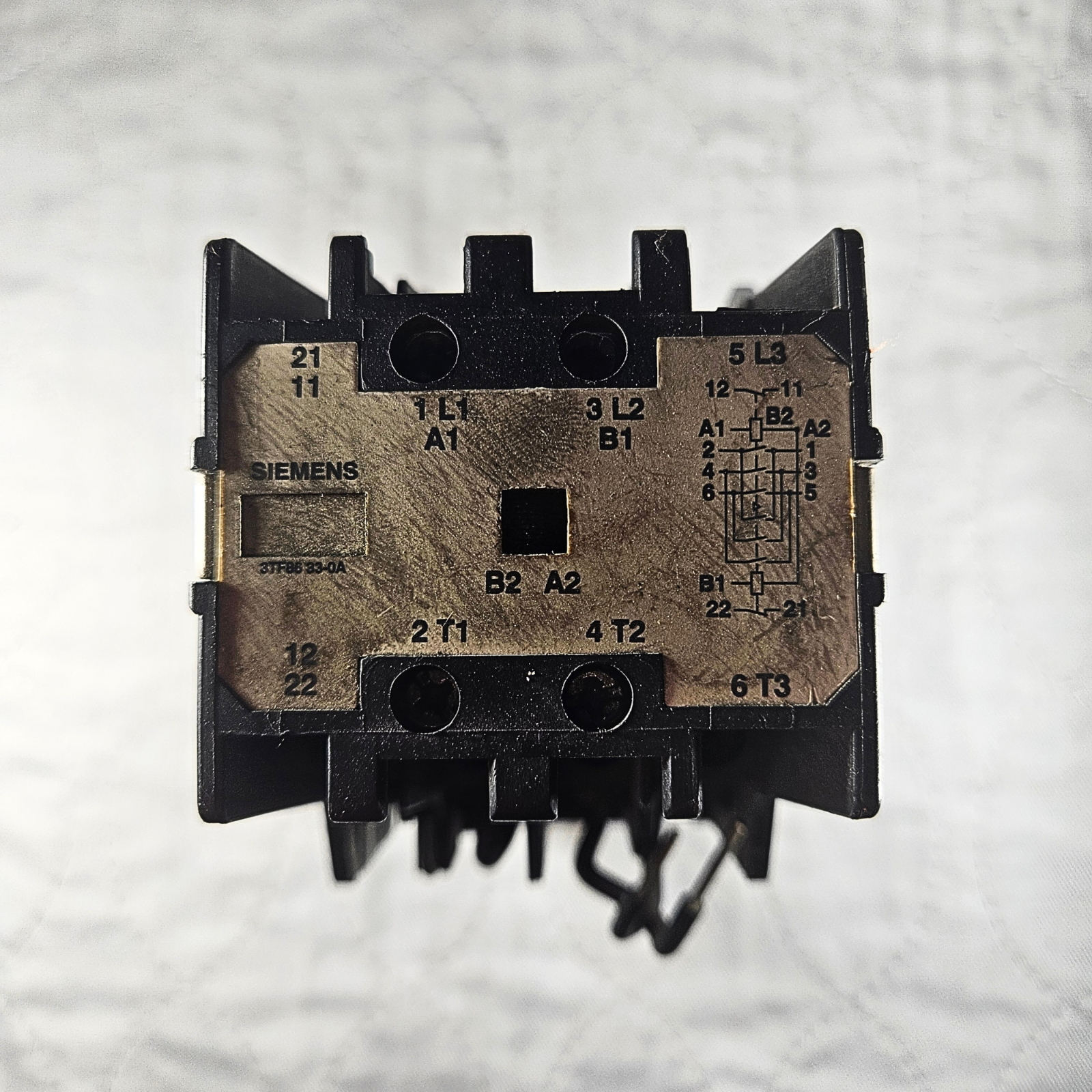 Siemens 3TF86 33-0A contactor for industrial automation and MRO motor control applications. American Industrial Parts Group.