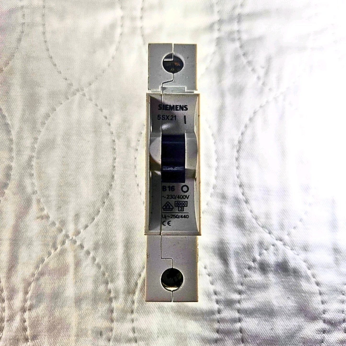 Siemens 5SX21 B16 5SX2 miniature circuit breaker 16A Type B 230/400V DIN rail for industrial electrical panels and MRO applications