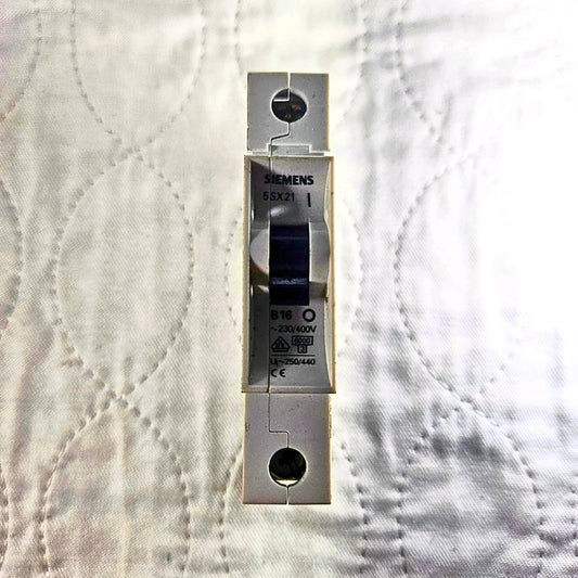 Siemens 5SX21 B16 5SX2 miniature circuit breaker 16A Type B 230/400V DIN rail for industrial electrical panels and MRO applications