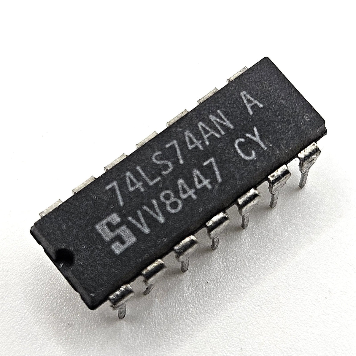 Lot of 10 Signetics 74LS74AN dual D flip-flops 14-pin DIP new old stock for vintage electronics repair and TTL logic circuits