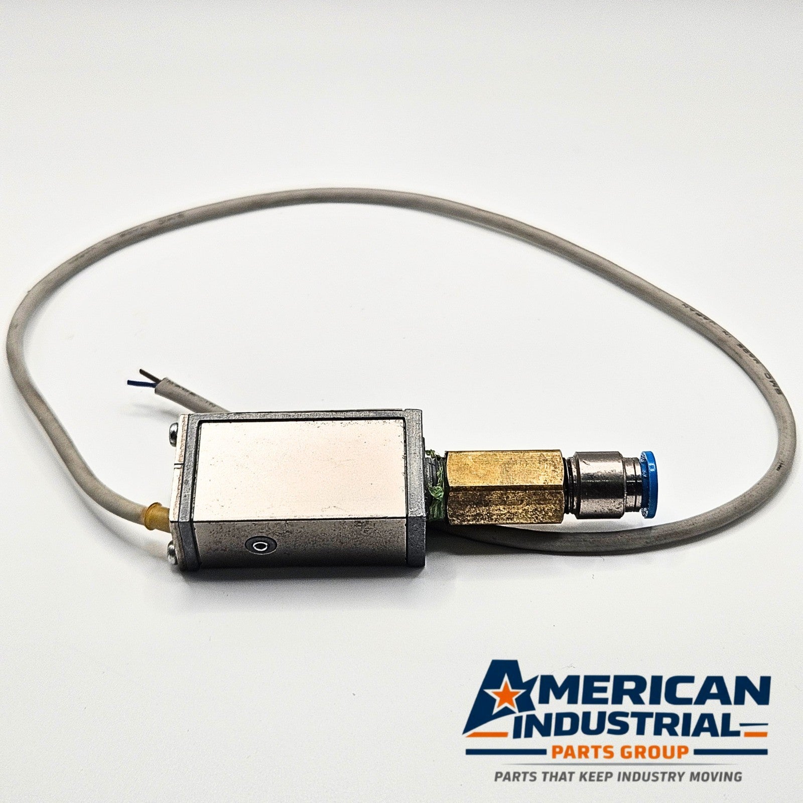 SMC IS1-NC1 pneumatic pressure switch 0.7 MPa 100VAC/DC for pneumatic automation systems and industrial control applications