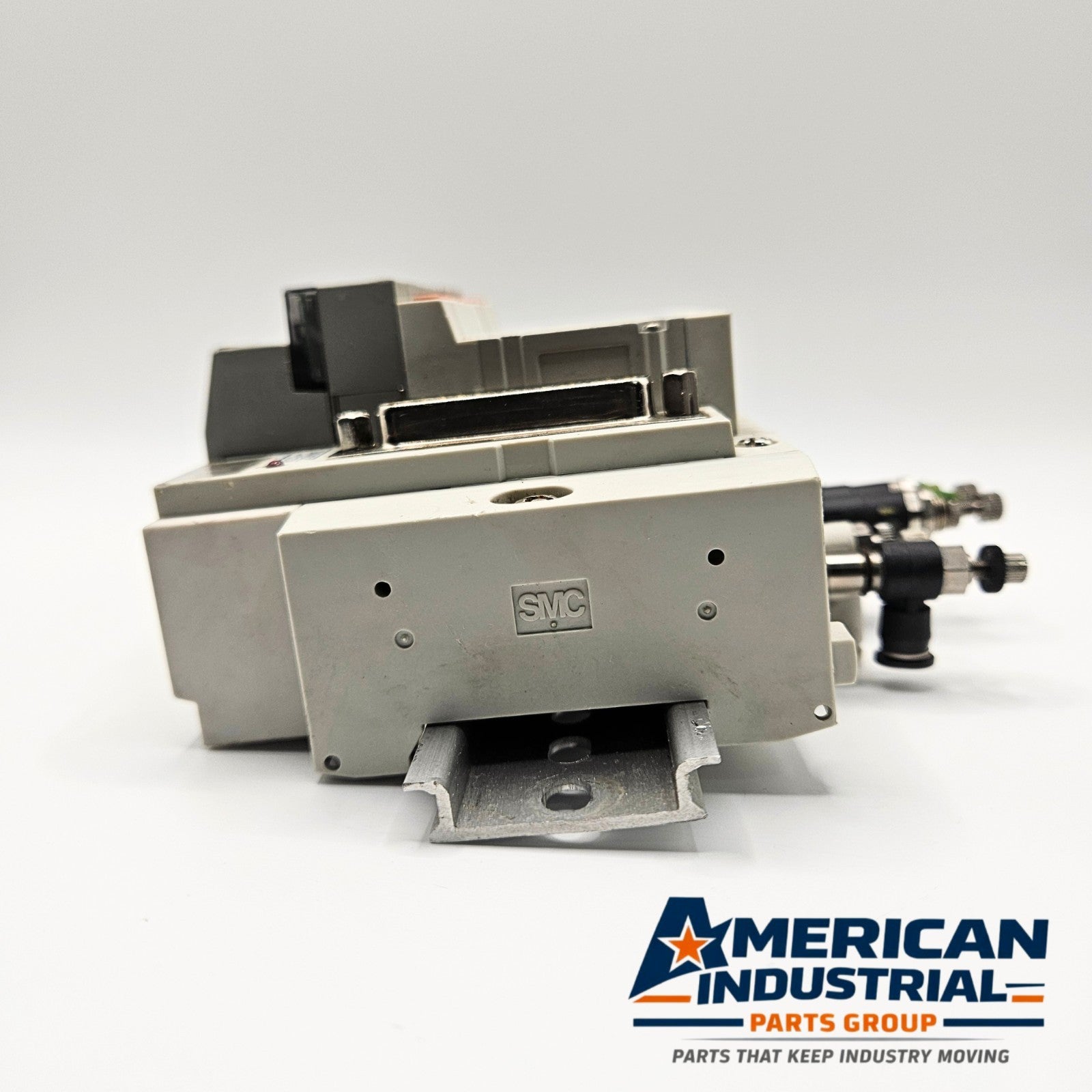 SMC SS5Y3-45FD-08U manifold with SY3140-5FU 24VDC solenoid valves for pneumatic automation systems and industrial control