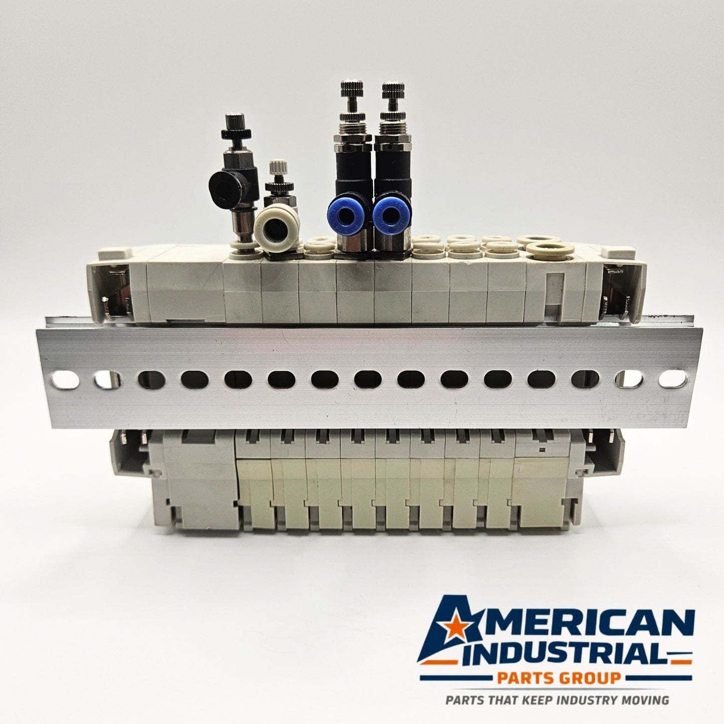 SMC SS5Y3-45FD-08U manifold with SY3140-5FU 24VDC solenoid valves for pneumatic automation systems and industrial control