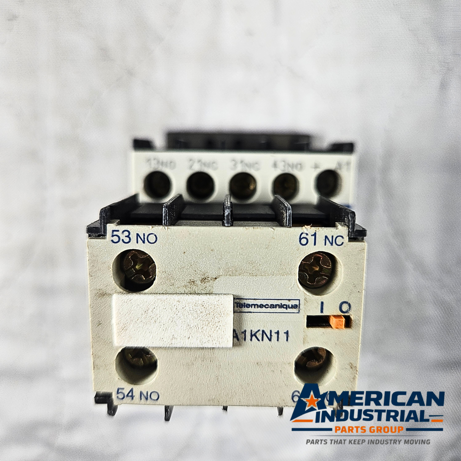 Telemecanique CA4KN22 contactor 24V coil with auxiliary contacts 4NO 4NC for motor control and industrial automation systems