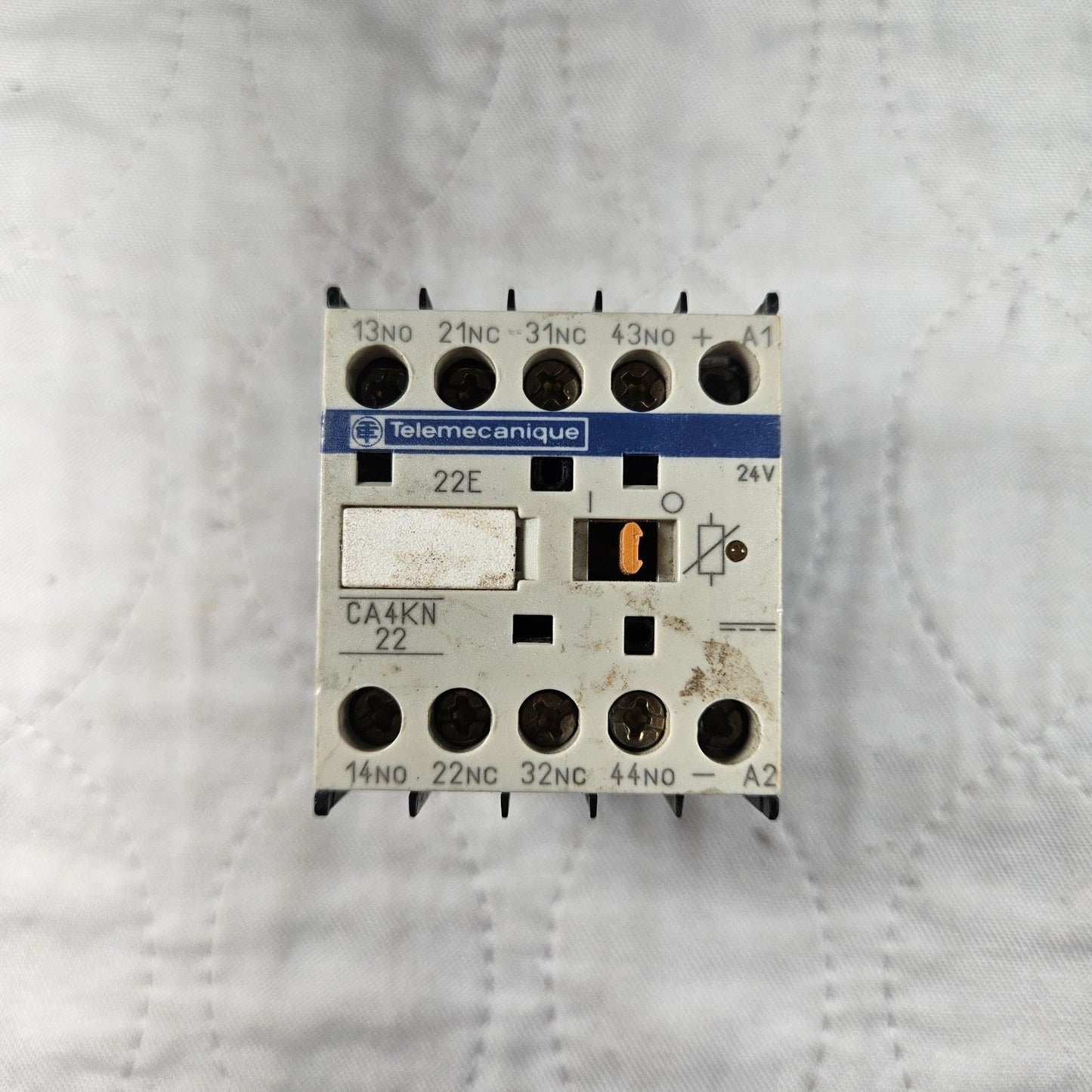 Telemecanique CA4KN22 contactor 24V coil with auxiliary contacts 4NO 4NC for motor control and industrial automation systems
