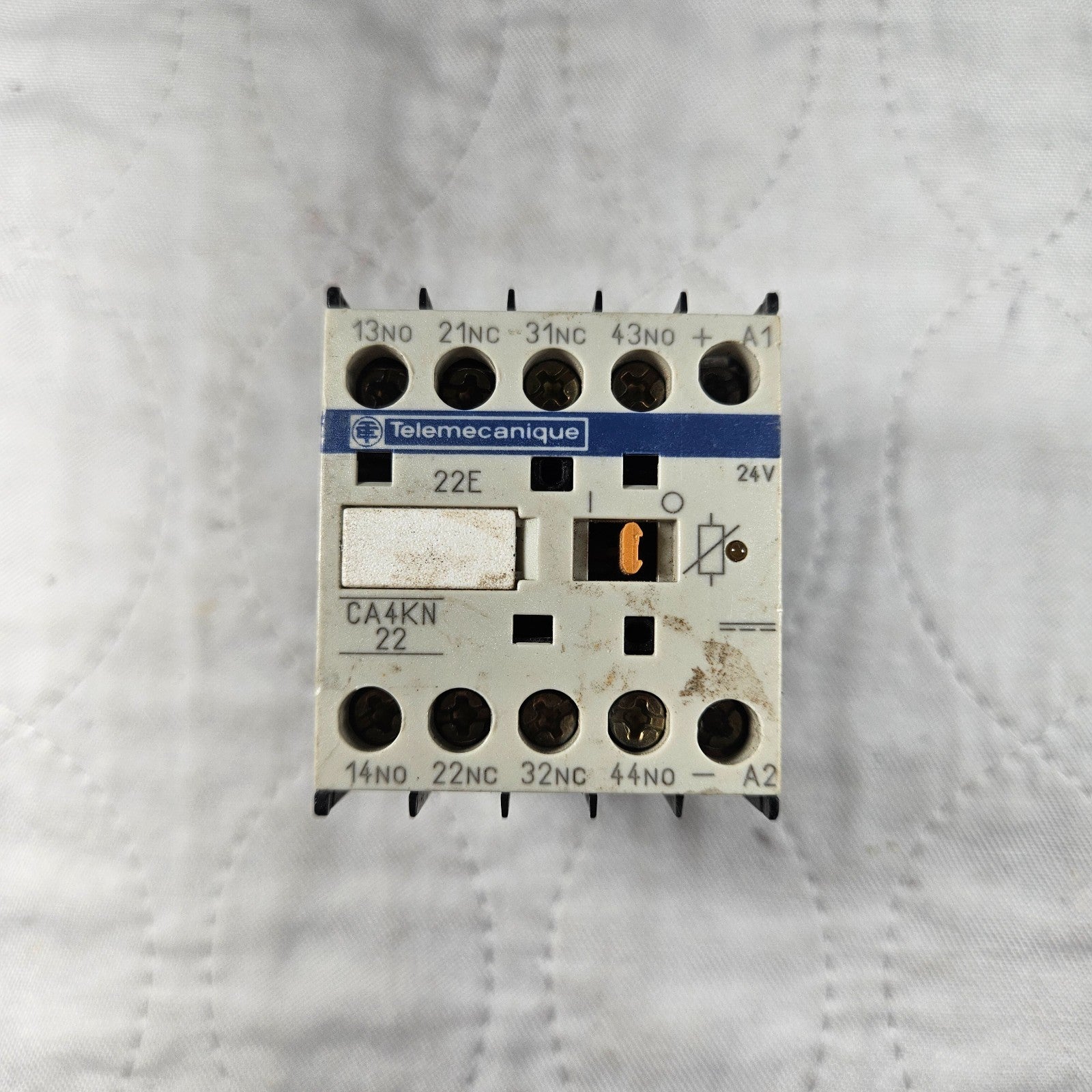 Telemecanique CA4KN22 contactor 24V coil with auxiliary contacts 4NO 4NC for motor control and industrial automation systems