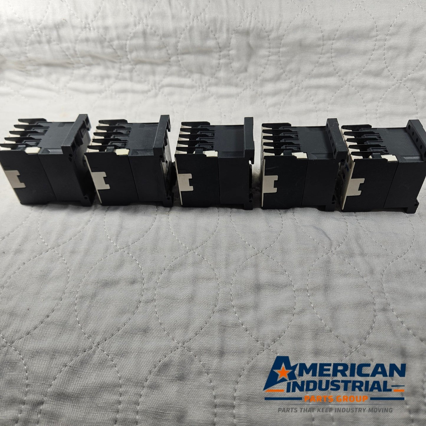 Telemecanique CA4KN 22BW3 relay module 24VDC 4NO 4NC lot of 5 for motor control and industrial automation systems