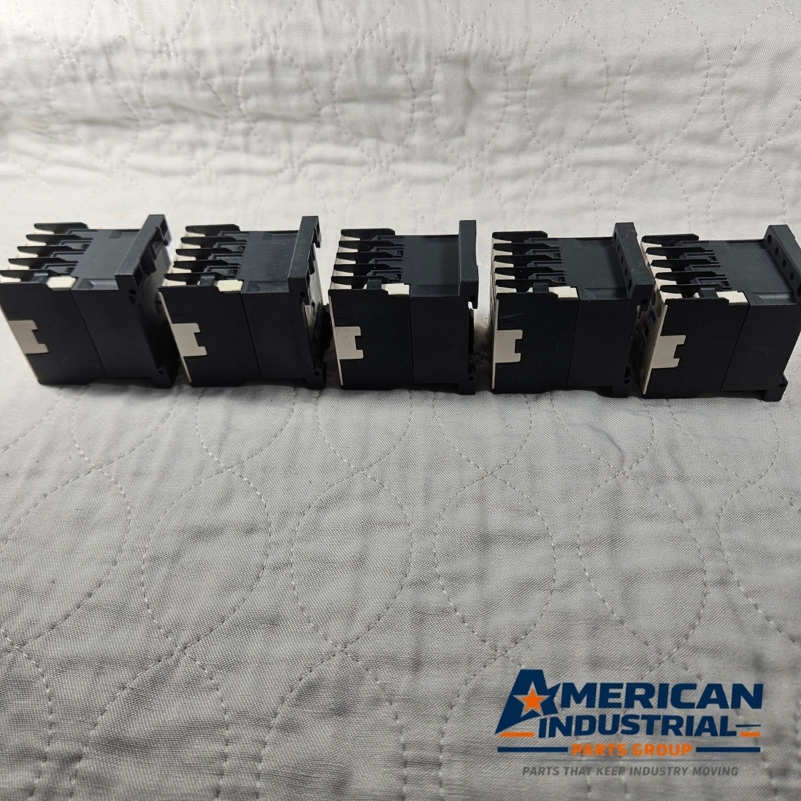 Telemecanique CA4KN 22BW3 relay module 24VDC 4NO 4NC lot of 5 for motor control and industrial automation systems