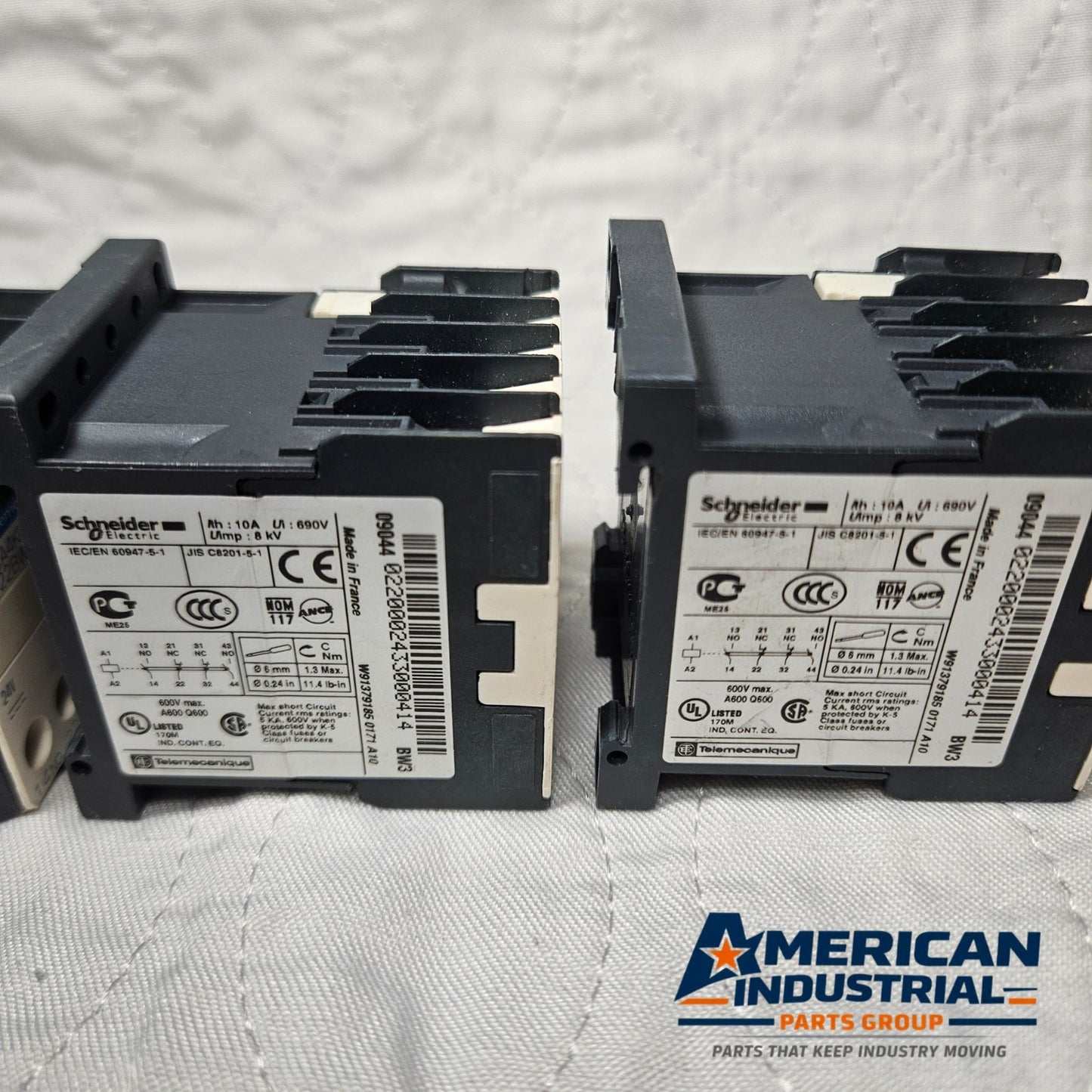 Telemecanique CA4KN 22BW3 relay module 24VDC 4NO 4NC lot of 5 for motor control and industrial automation systems