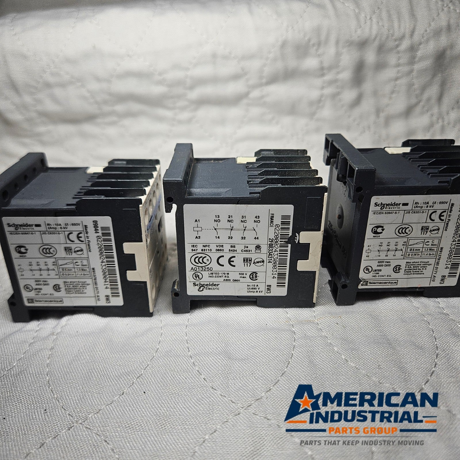 Telemecanique CA4KN 22BW3 relay module 24VDC 4NO 4NC lot of 5 for motor control and industrial automation systems