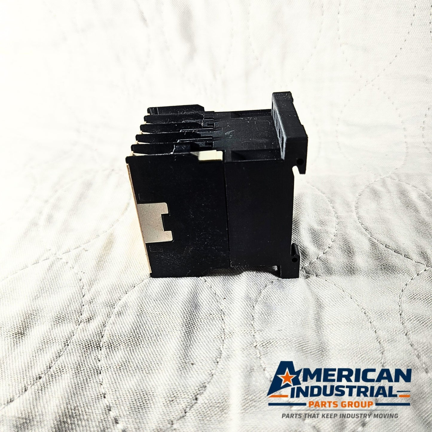 Telemecanique CA4KN 22BW3 relay module 24VDC 4NO 4NC for motor control and industrial automation systems