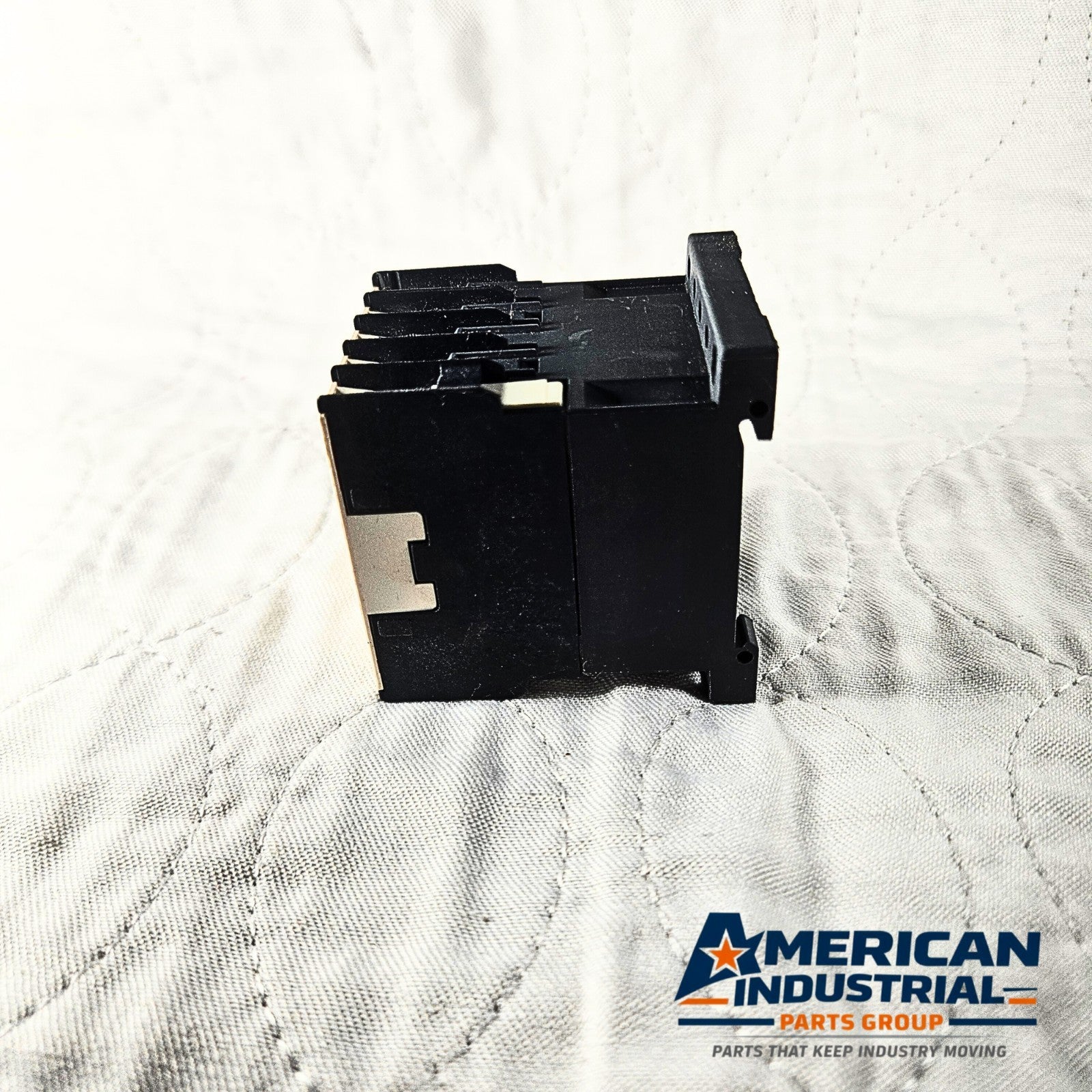 Telemecanique CA4KN 22BW3 relay module 24VDC 4NO 4NC for motor control and industrial automation systems