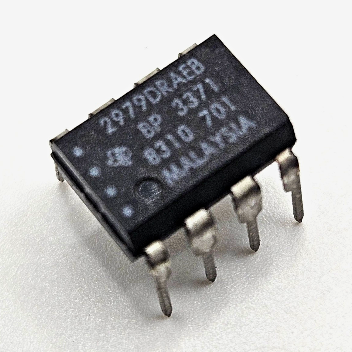 Texas Instruments 2979DRAEB DIP-8 integrated circuit new old stock for vintage electronics and obsolete component sourcing
