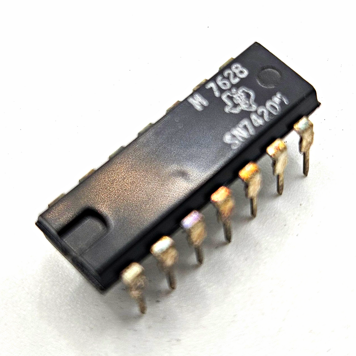 Texas Instruments SN7420N dual 4-input NAND gate TTL DIP-14 vintage new old stock for legacy logic repair