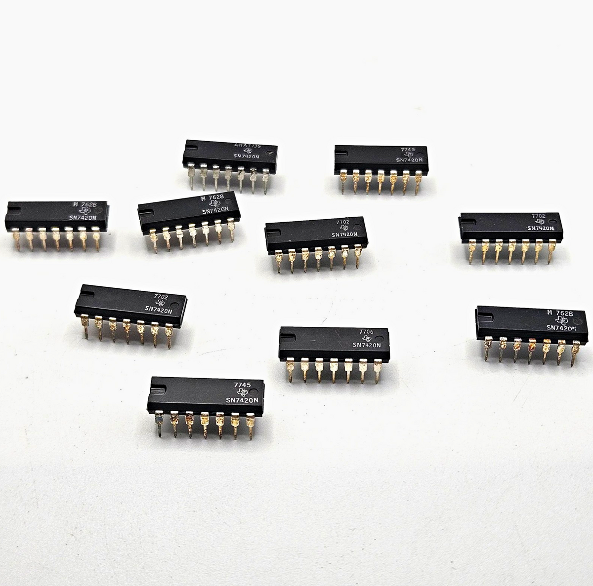 Lot of 10 Texas Instruments SN7420N dual 4-input NAND gate TTL DIP-14 vintage new old stock for legacy logic repair