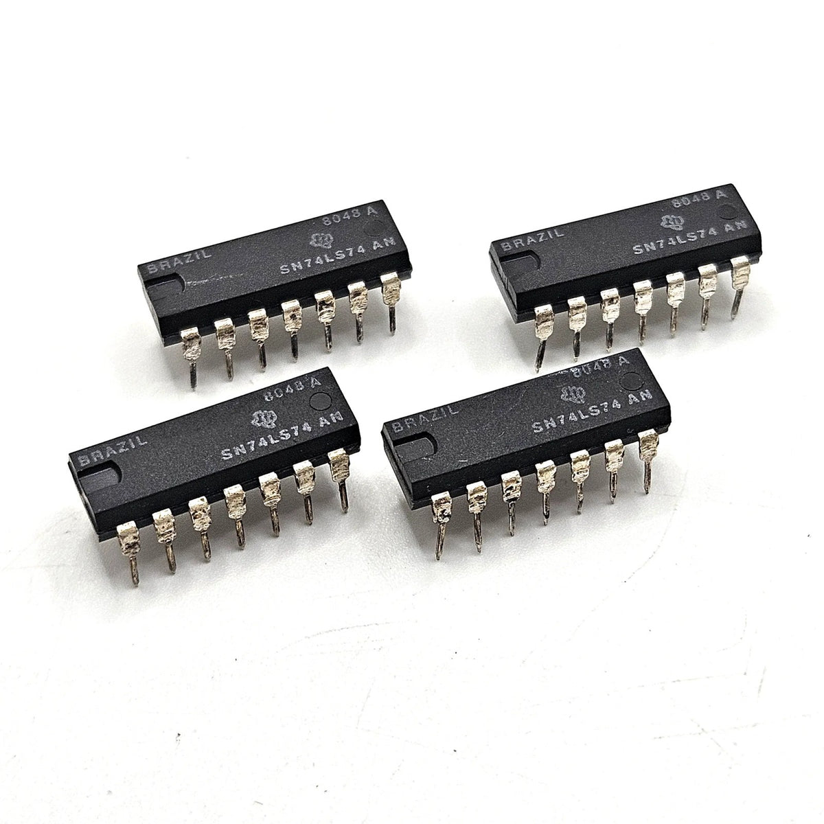 Texas Instruments SN74LS74AN dual D-type flip-flop DIP-14 lot of 4 for vintage electronics repair and TTL logic circuits