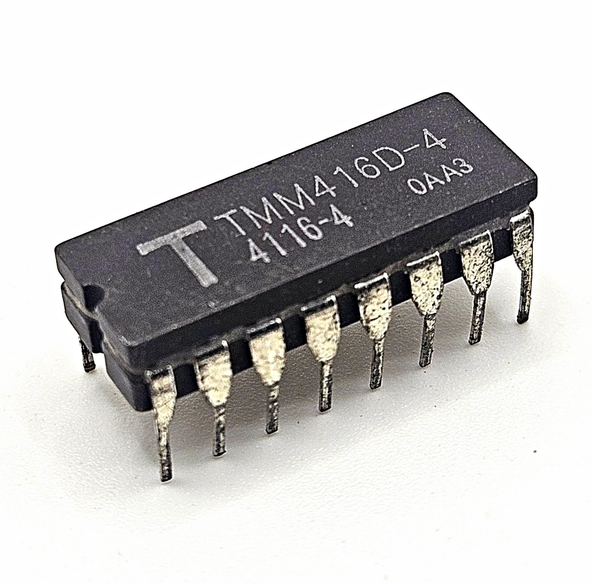 Toshiba TMM416D-4 4116-4 16Kx1 250ns dynamic RAM vintage IC in ceramic DIP-16 package for retro computer and legacy electronics repair
