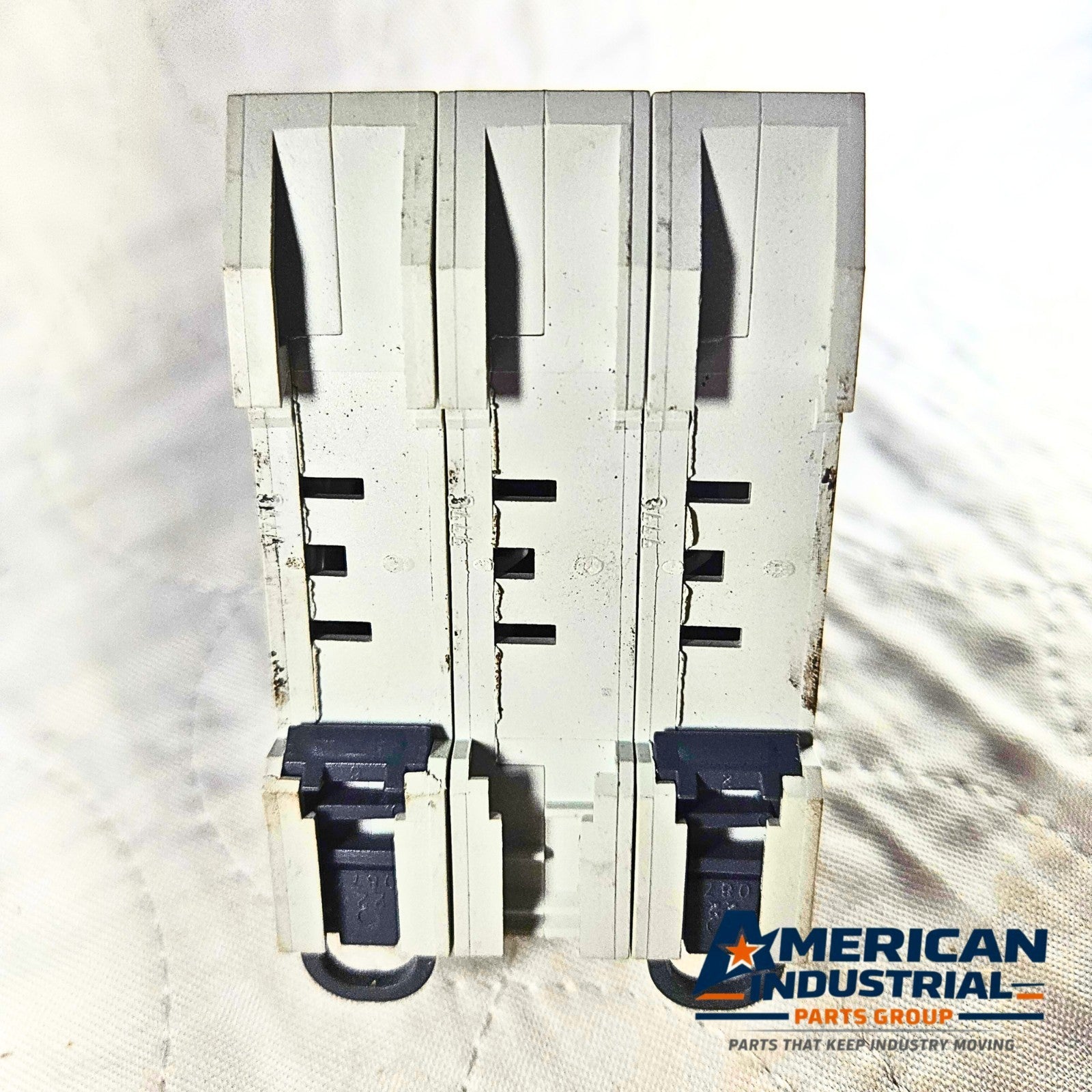 Wohner 31113 fuse holder for industrial automation and MRO applications. American Industrial Parts Group.